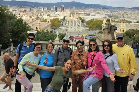 Related experience: Barcelona: Old Town, Montjuic Castle, Cable Car Small Group Tour 🚡
