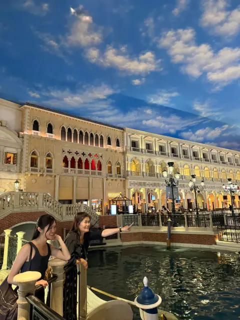 inside plaza of Venetian