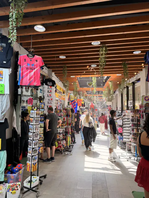 shopping arcade 🛍️
