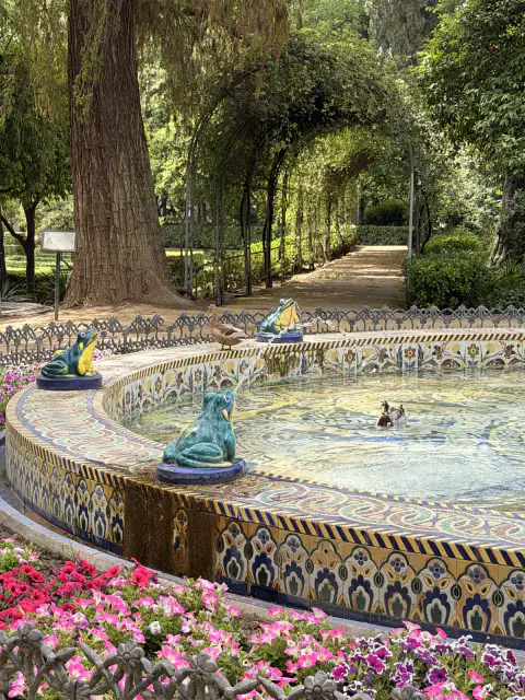 beautiful tiled fountains ⛲️